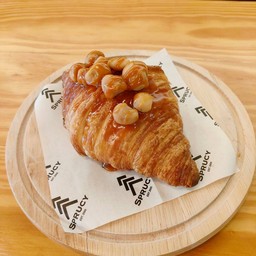 แมคคาเดเมีย คาราเมล ครัวซองต์