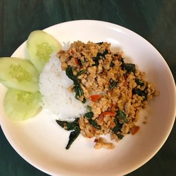 ข้าวกระเพาไก่สับ