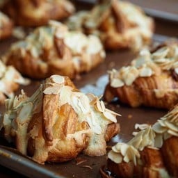 ALMOND CROISSANT