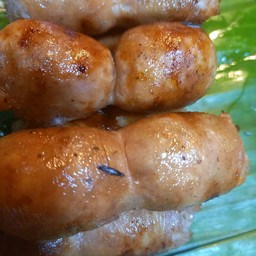 ไส้กรอกอีสาน ลูกชิ้นยืนกิน แซ่บทุกคำ