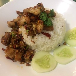 ข้าวหมูสามชั้นคั่วพริกเกลือ