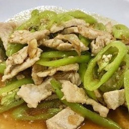 ผัดพริกหยวกหมูราดข้าว