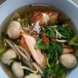 เส้นใหญ่น้ำใส