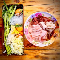 หมูกระทะชุดเล็กพร้อมผักสด