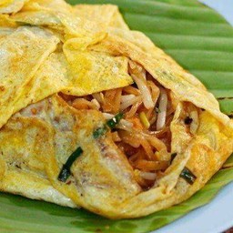 ผัดไทห่อไข่
