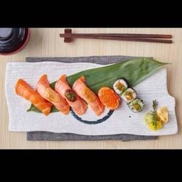 Fin Salmon sushi set