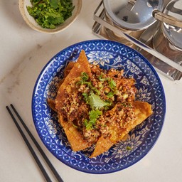 เกี๊ยวหมูกรอบไส้แน่น แซ่บแห้ง