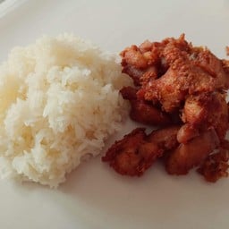 ข้าวเหนียวหมูทอดไก่ทอดเฮียเป๊ก