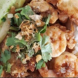 ข้าวกุ้งทอดกระเทียม