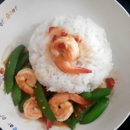 ผัดถั่วลันเตาเนื้อสัตว์ตามใจ