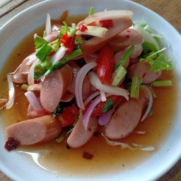ยำไส้กรอก