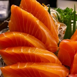 แซลมอนซาชิมิ