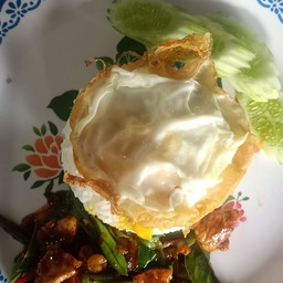 ผัดพริกแกงหมูราดข้าว