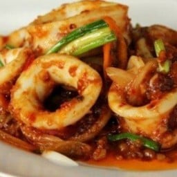 ปลาหมึกผีดพริกเผา