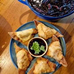 เกี๊ยวหมูกรอบไส้แน่น