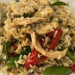 ข้าวผัดเเกงเขียวหวานไก่