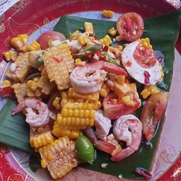 ตำข้าวโพดกุ้งสุกไข่เค็ม