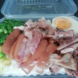 ขาหมูราดข้าว