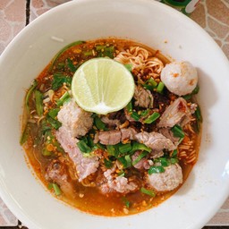 ก๋วเตี๋ยวเนื้อสดต้มยำ