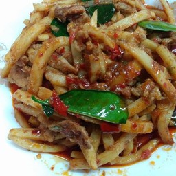 ผัดพริกแกงหน่อไม้ (กับข้าว)