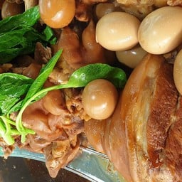 คุณตาขาหมูโบราณ อาหารตามสั่ง หมู่บ้านเกษมทอง