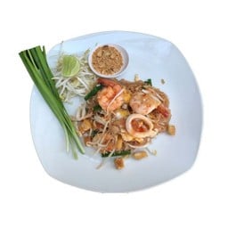 ผัดไทยทะเล Pad thai with Seafood