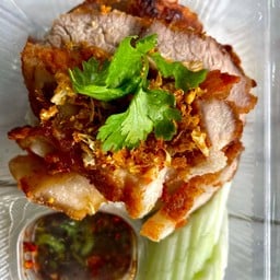 ร้านหมูทอดตัวโต ปากซอยวัดพระเงิน