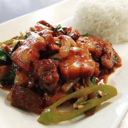 ข้าวหมูกรอบผัดพริกเผา