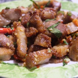 ข้าวสามชั้นคั่วพริกเกลือ