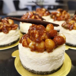 Mixed Nuts Caramel Cheese