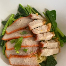 บะหมี่หมูแดงหมูกรอบ