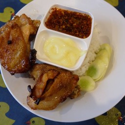 ข้าวปีกไก่ทอดมายองเนสจิ้มแจ่ว