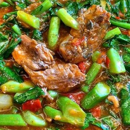 ผัดคะน้าปลากระป๋อง  (กับข้าว)