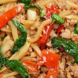 ราดข้าวผัดกะเพราหน่อไม้