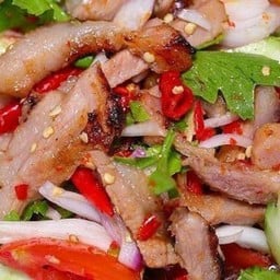 ยำคอหมูย่าง