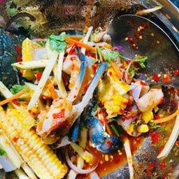 ยำมะม่วงทะเลรวมชุดกลาง