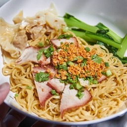 ร้านต้นหลิวบะหมี่สดเกี้ยวไส้ล้น