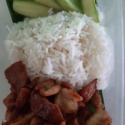 หมูทอดน้ำปลา ราดข้าว
