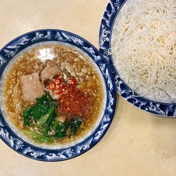 ราดหน้าหมี่กรอบขาวพิเศษ