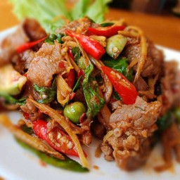 ผัดเผ็ดเนื้อน่องลาย