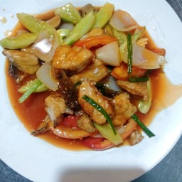 ปลากะพงผัดเปรี้ยวหวาน