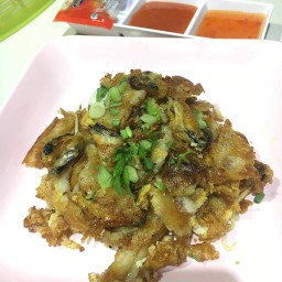 ต้นผัดไทย หอยทอด
