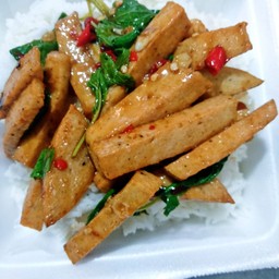 ข้าวกะเพราหมูยอ