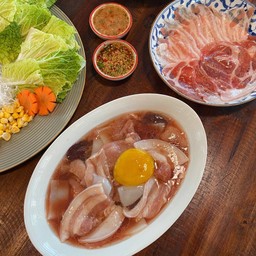 ชุดหมู(น้ำดำ)