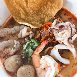 ร้านเย็นตาโฟ ต้มยำทะเล &ยำรวมทะเลฟ้าผ่า(คุณอ้อม)ถนนวัดเกาะ-สายไหม