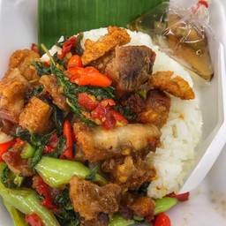 ข้าว กะเพราหมูกรอบ
