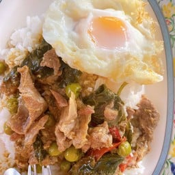 ข้าวราดแกงเนื้อ,ไข่ดาว