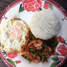 ผัดพริกแกงราดข้าว
