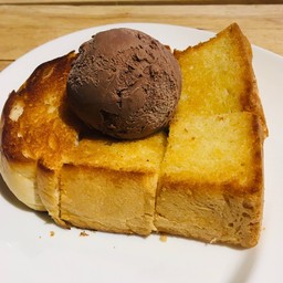 ขนมปังปิ้ง+ไอศครีม