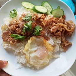 หมูกระเทียม+ไข่ดาว